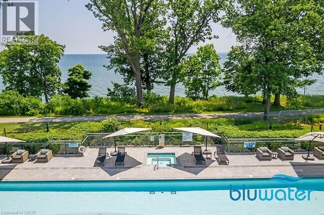 Photo du bâtiment - 3500 Lakeshore Rd W