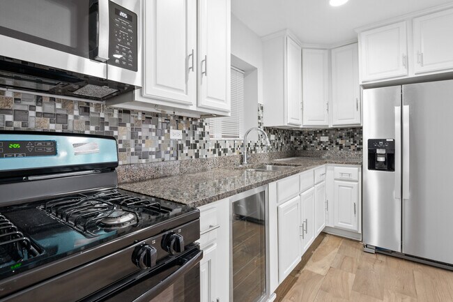 Building Photo - 5314 S Kenneth Ave
