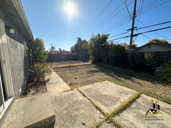 Foto del edificio - Modern Comfort Meets Spacious Living: Styl...