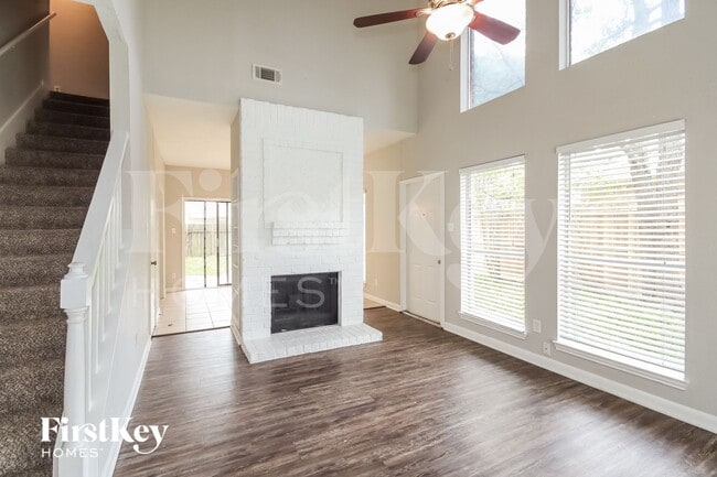 Foto del edificio - 10622 Lofty Pines Dr