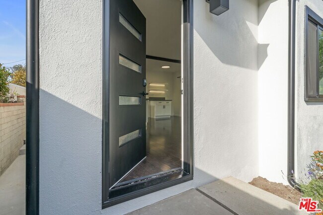 Foto del edificio - 841 Oxford Ave