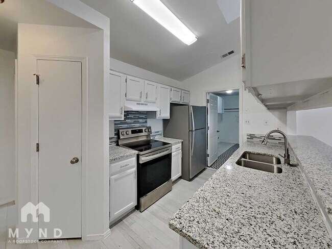 Foto del edificio - 4645 Baytree Dr