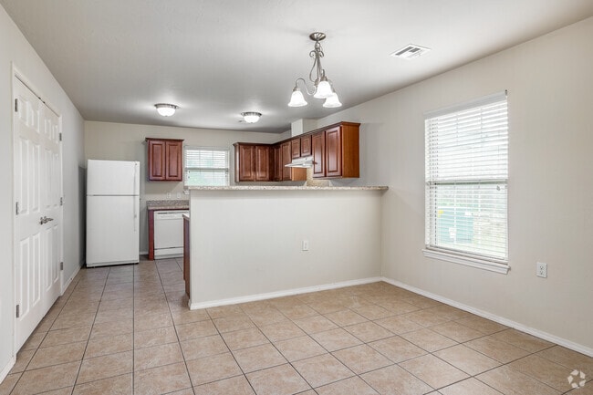 1BR, 1BA - 784SF - Dining Room - Red Cedar Village