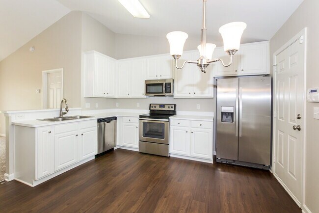 Building Photo - 9109 Munsing Dr