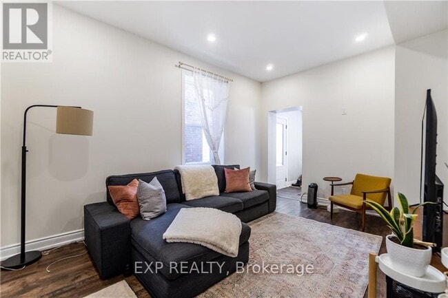 Photo du bâtiment - 163 Wentworth St N