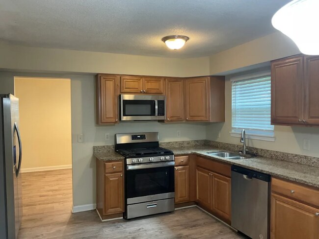 Foto del edificio - 1213 Realm Ln