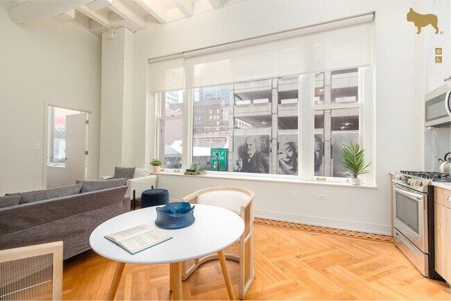 Foto del edificio - 32 E Adams St