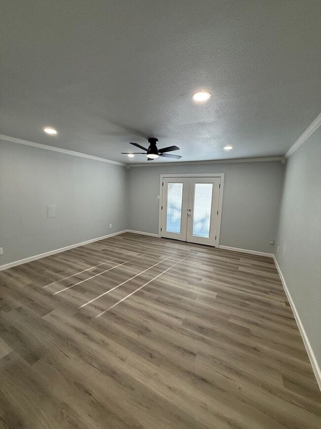 Foto del edificio - 4004 Scruggs Dr