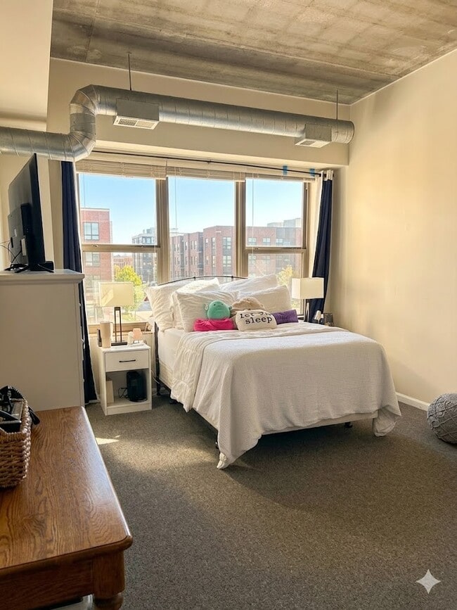 Photo - 1735 W Diversey Pkwy Apartment