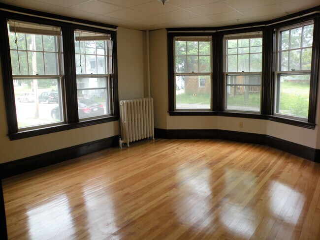 Building Photo - 98 Wood St