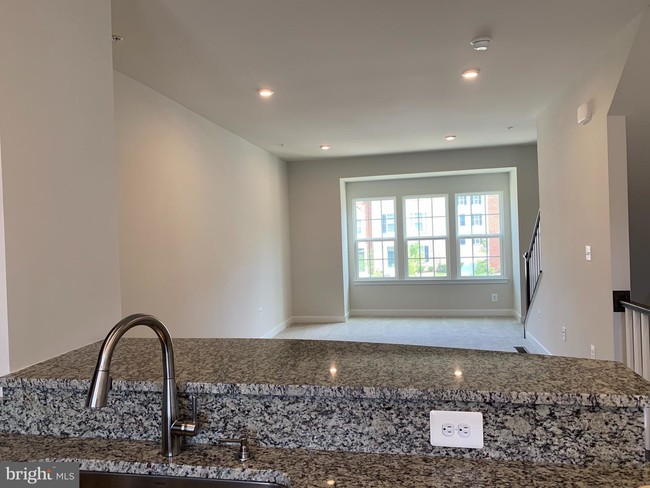 Building Photo - 708 Sky Bridge Dr