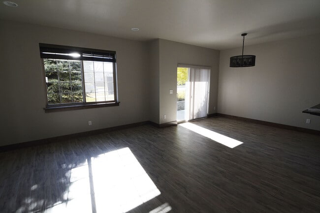 Building Photo - Luxury Condo, Center of Bozeman