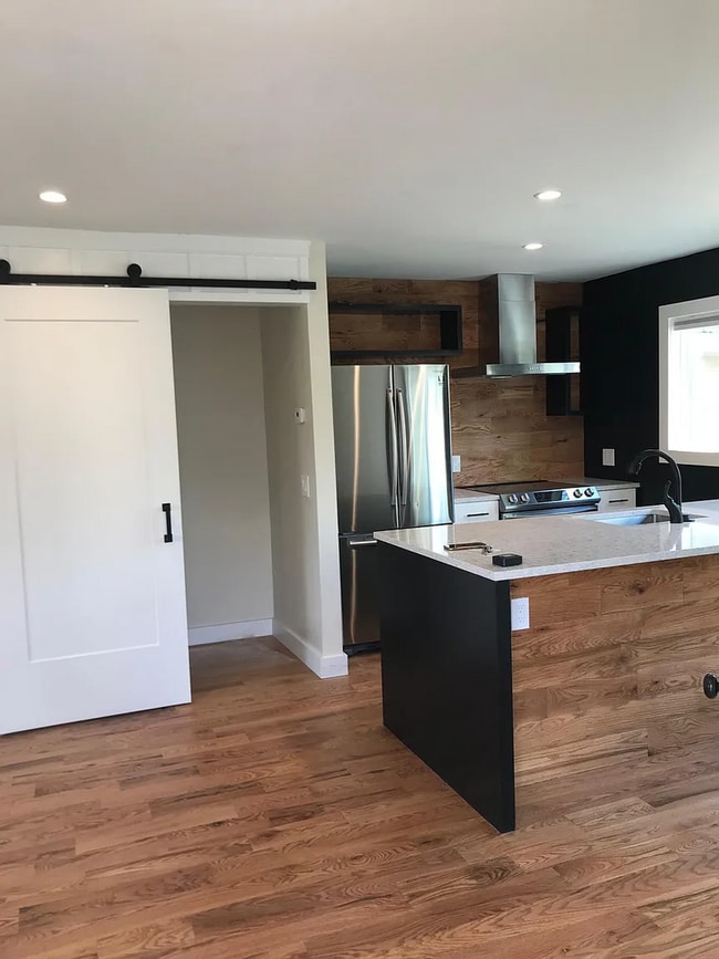 Foto del edificio - 2473 20th St