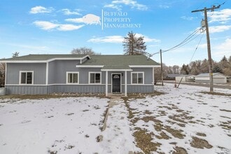 Building Photo - 201 N Center St