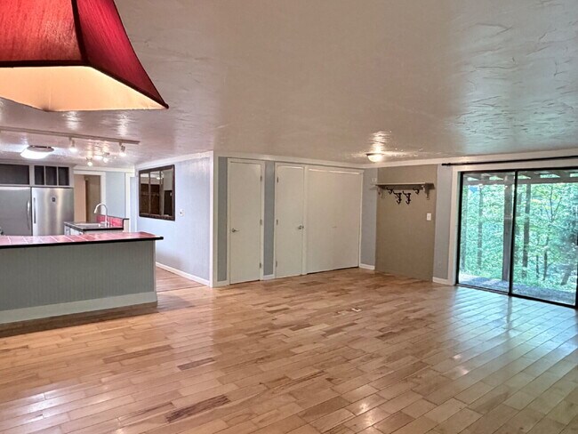 Foto del edificio - Live Surrounded by Nature | 3 Bedroom Home on 27 Private Acres in Saluda