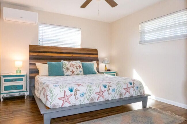 Foto del edificio - 3450 NE Linda Dr