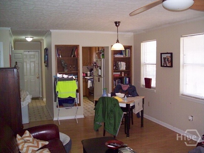 Building Photo - 132 Oxford Ct