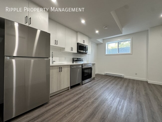 Building Photo - Modern 1 Beds, 1 Baths Lower/ Basement Lev...
