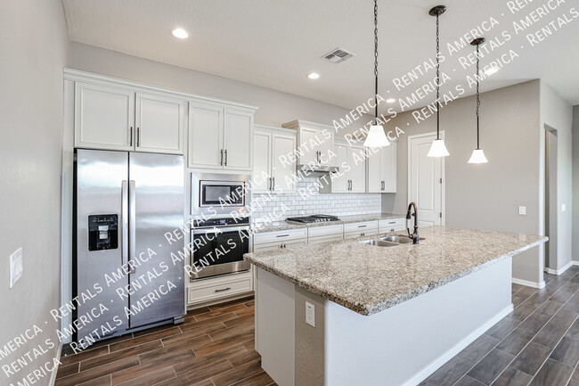 Foto del edificio - 3 Bedroom 2.5 bath in Surprise