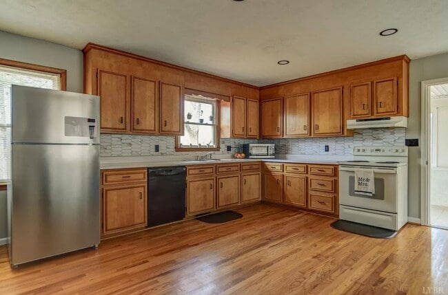 Building Photo - 246 Poor House Rd