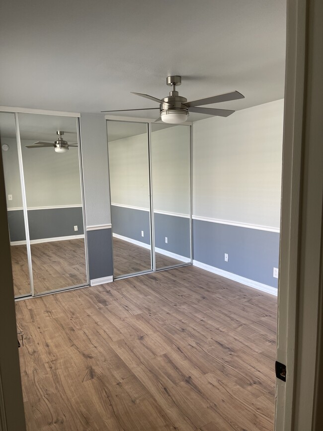 Front bedroom - 5525 Canoga Ave