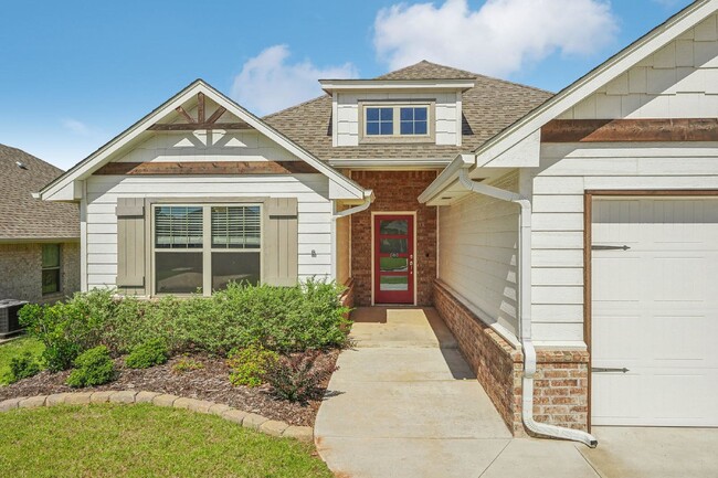 Building Photo - Gated Community in East Edmond community!