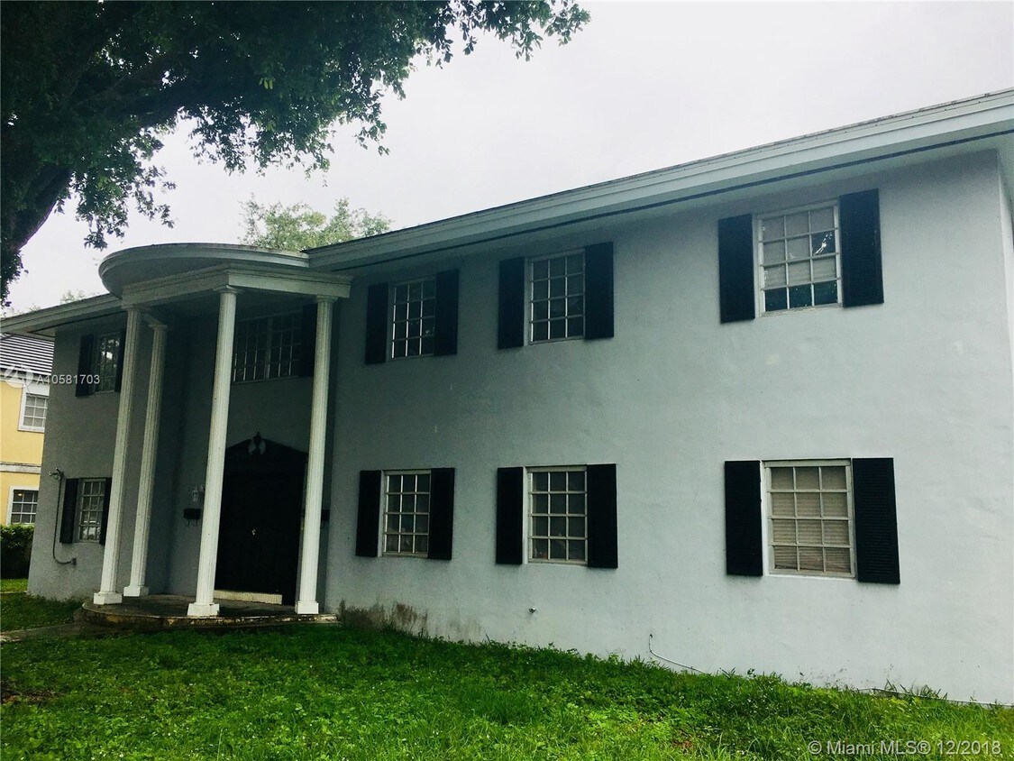 Foto principal - 4915 Ponce de Leon Blvd