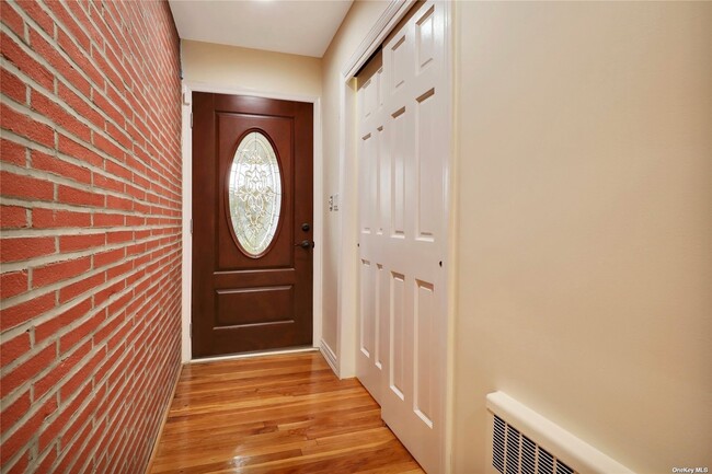 Building Photo - 260 Oak Ridge Ln