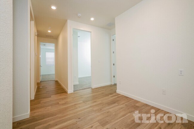 Foto del edificio - 2435 Snowbrush Ct