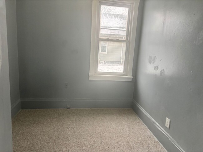 Building Photo - Charming 2-Bedroom Property in Prime Location