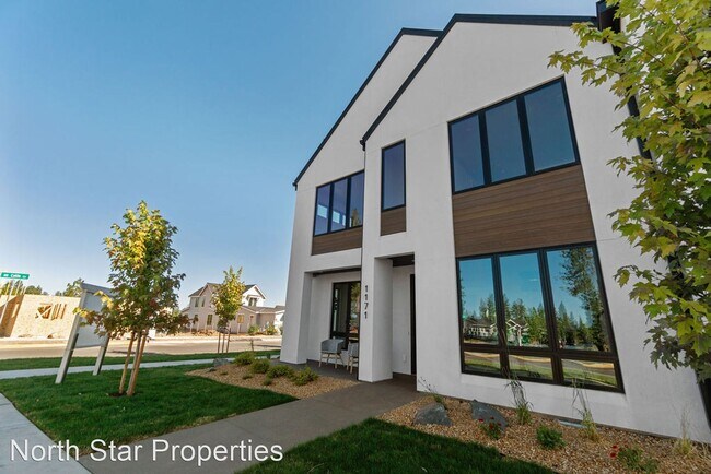 Building Photo - 3 br, 3 bath House - 1171 NW Skyline Ranch Rd