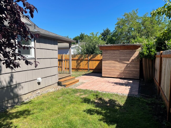 Backyard patio/shed - 314 NE 72nd Ave