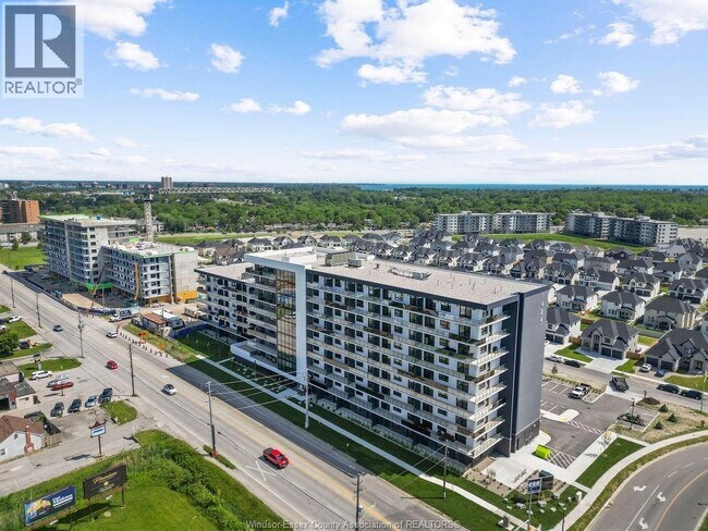 Building Photo - 1530 Lauzon Rd