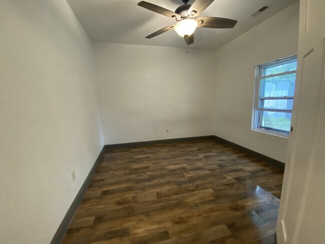 Foto del edificio - 1513 E 4th Ave