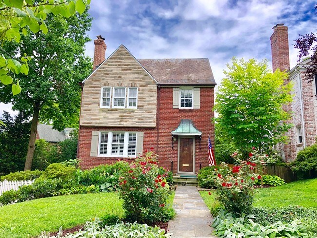 Foto del edificio - 3114 Tennyson St NW