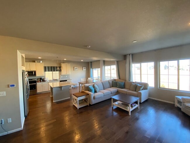 Building Photo - 4 Bed 4 Bathroom Home in Banning Lewis With Fished Basement!!