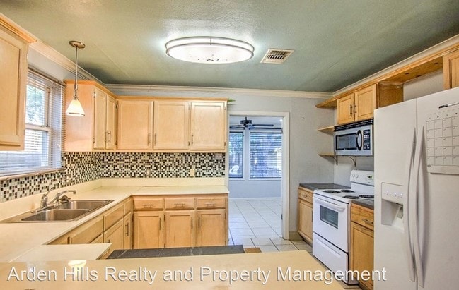 Building Photo - 3 br, 2 bath House - 1312 Park St.
