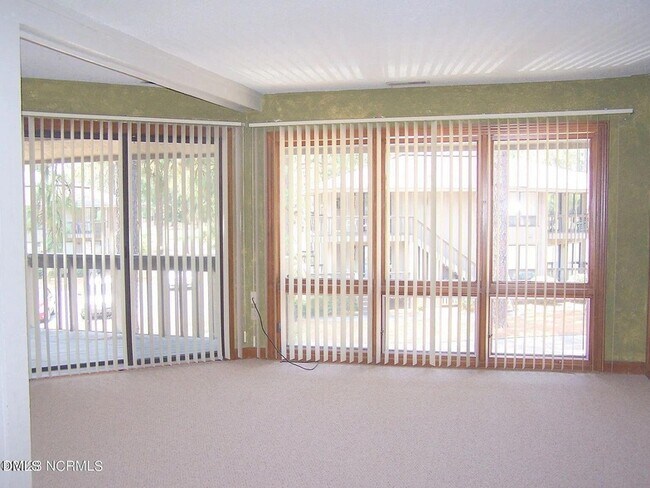 Building Photo - 220 Foxkroft Dr
