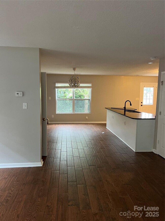 Foto del edificio - 7442 Lady Liberty Ln