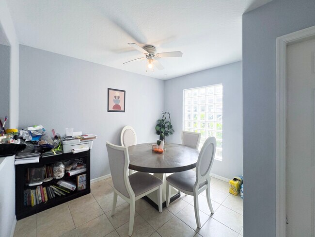 Foto del edificio - 26729 Little John Ct