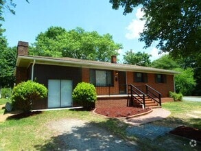 Building Photo - 117 Barnes St