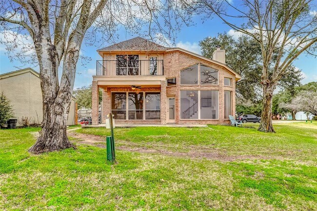 Foto del edificio - 14527-14527 Clipper Cir Dr