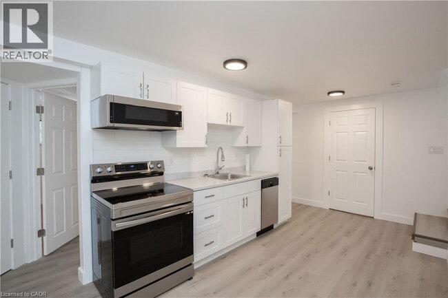 Building Photo - 358 E 43rd St