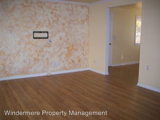 Building Photo - 127 Meadow St