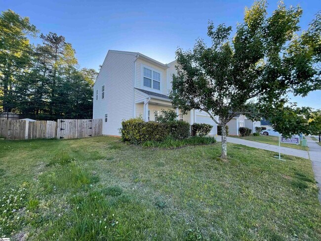 Building Photo - 203 Stillwater Ct