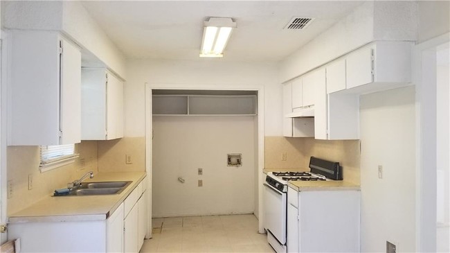 Foto del edificio - 6200 Breeze Way