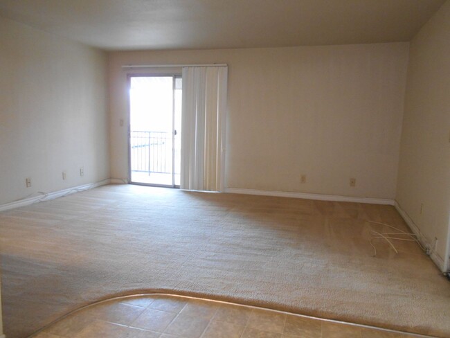 Building Photo - Two Bedroom Condo in Gated Community with ...