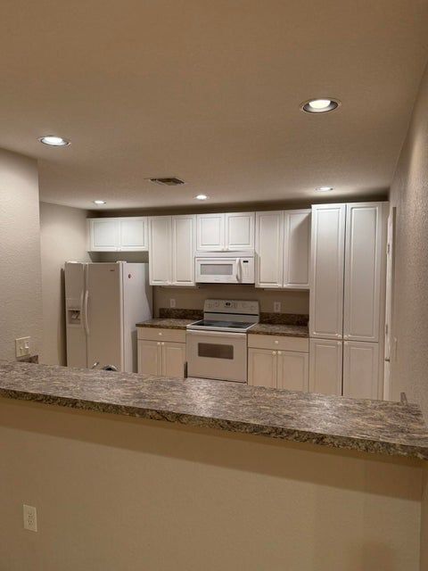 Foto del edificio - 1739 N Dovetail Dr