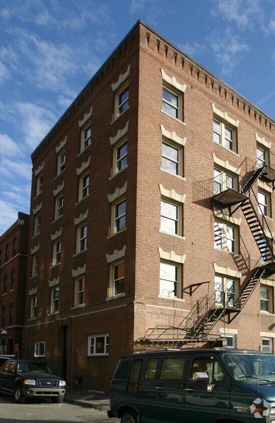 Building Photo - 7 Stillman Pl