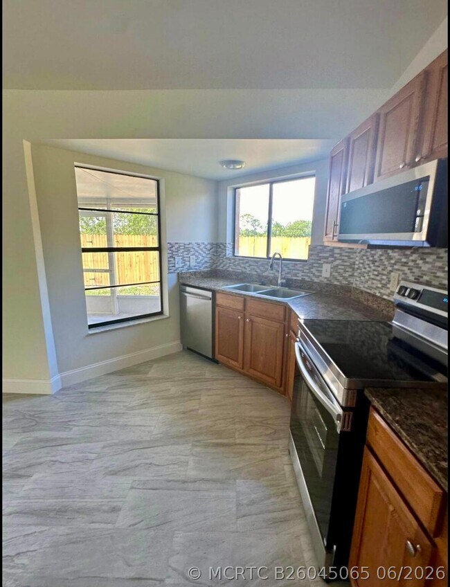 Foto del edificio - 1275 McDermott Ln